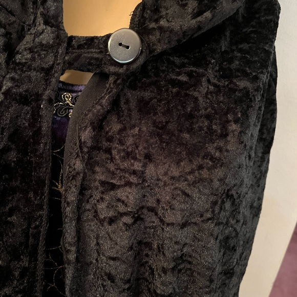 Hallowed costume used 5 pieces in all - Picture 7 of 15